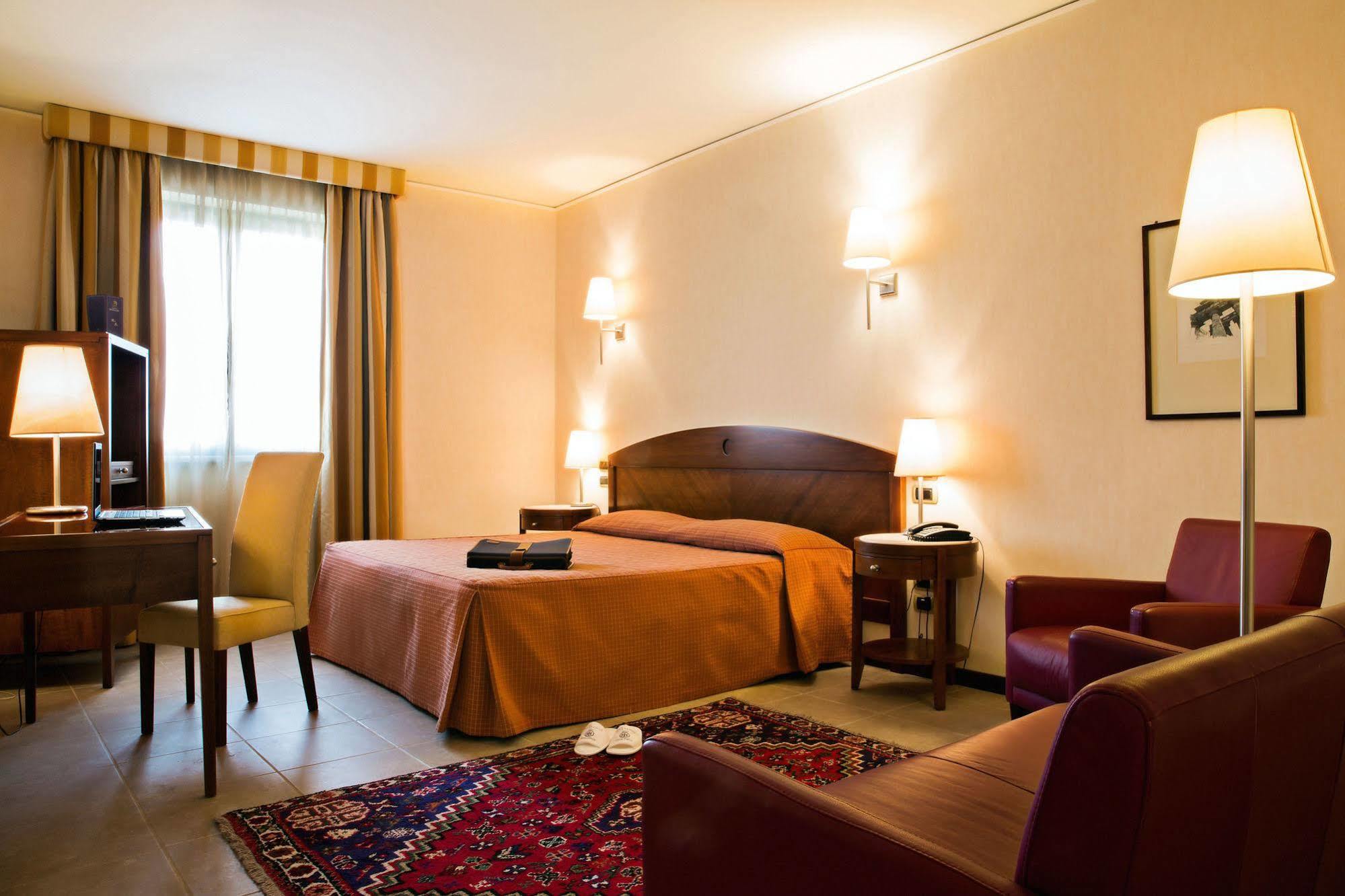 Grand Hotel פסטום מראה חיצוני תמונה