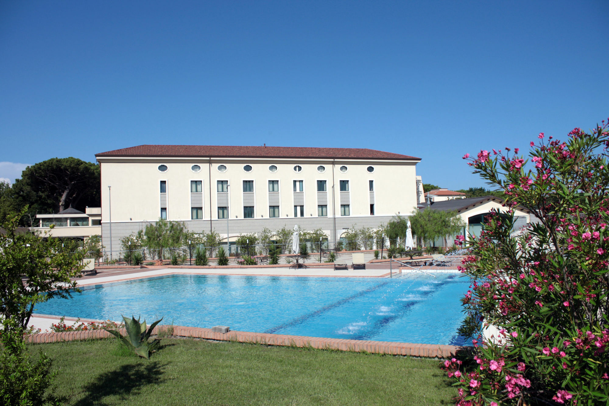 Grand Hotel פסטום מראה חיצוני תמונה